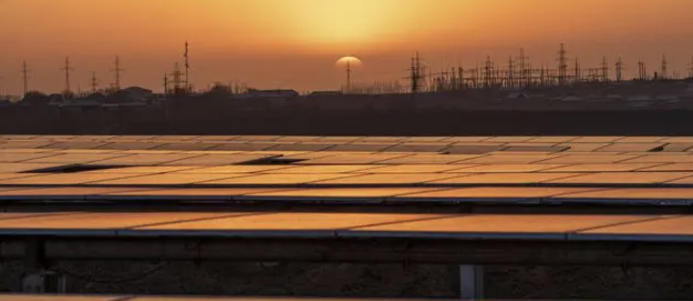 Visitando el Proyecto Fotovoltaico de Samarcanda en Uzbekistán